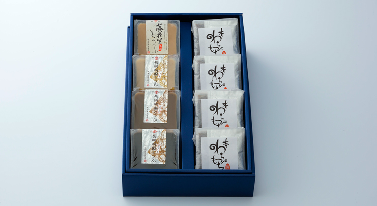 長崎胡麻豆腐専門店が作るこだわりの胡麻とうふと本わらび粉のわらび餅の詰め合わせ